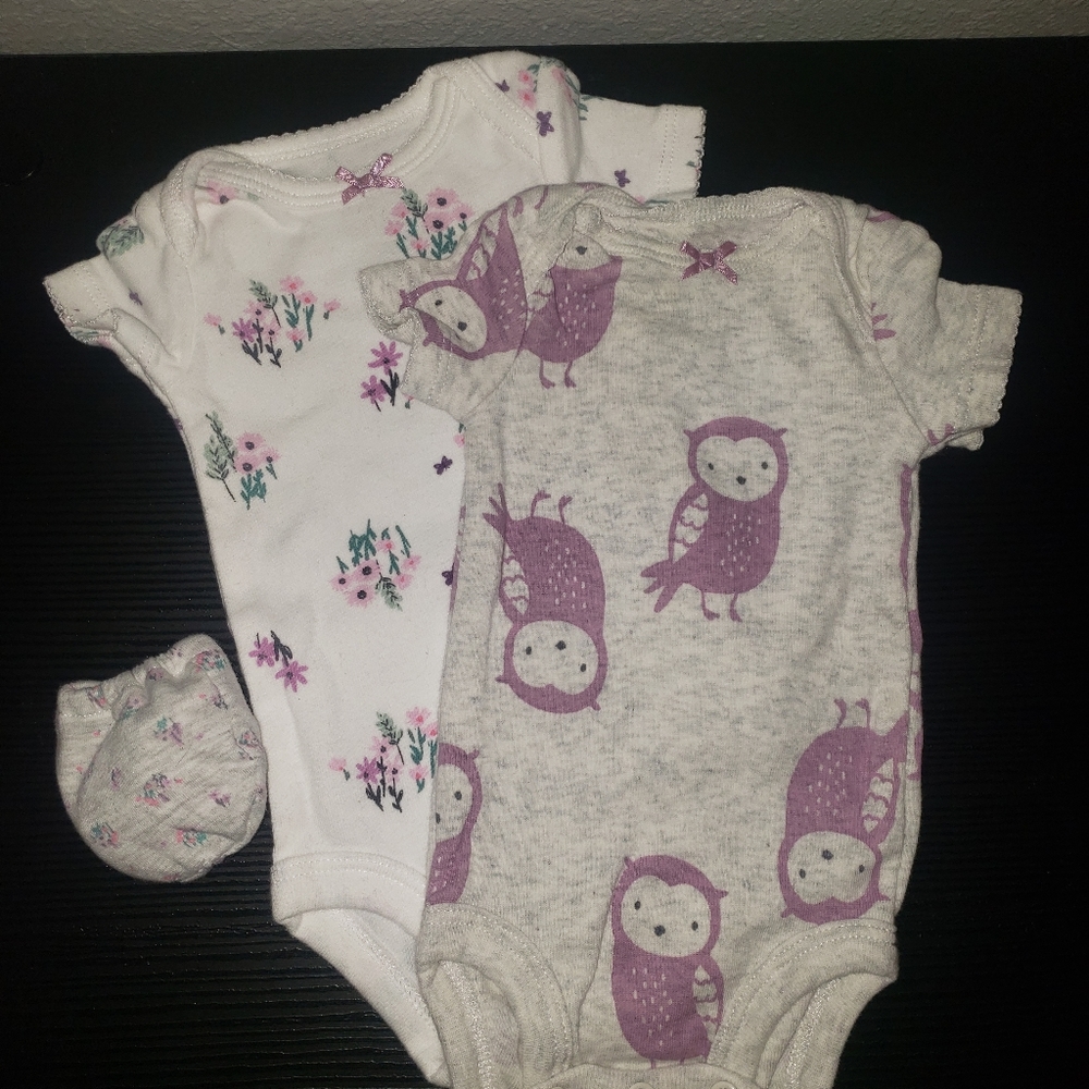 Newborn - Child of Mine/Carter's - 3 piece - 2 Onesies & matching mittens - NWOT